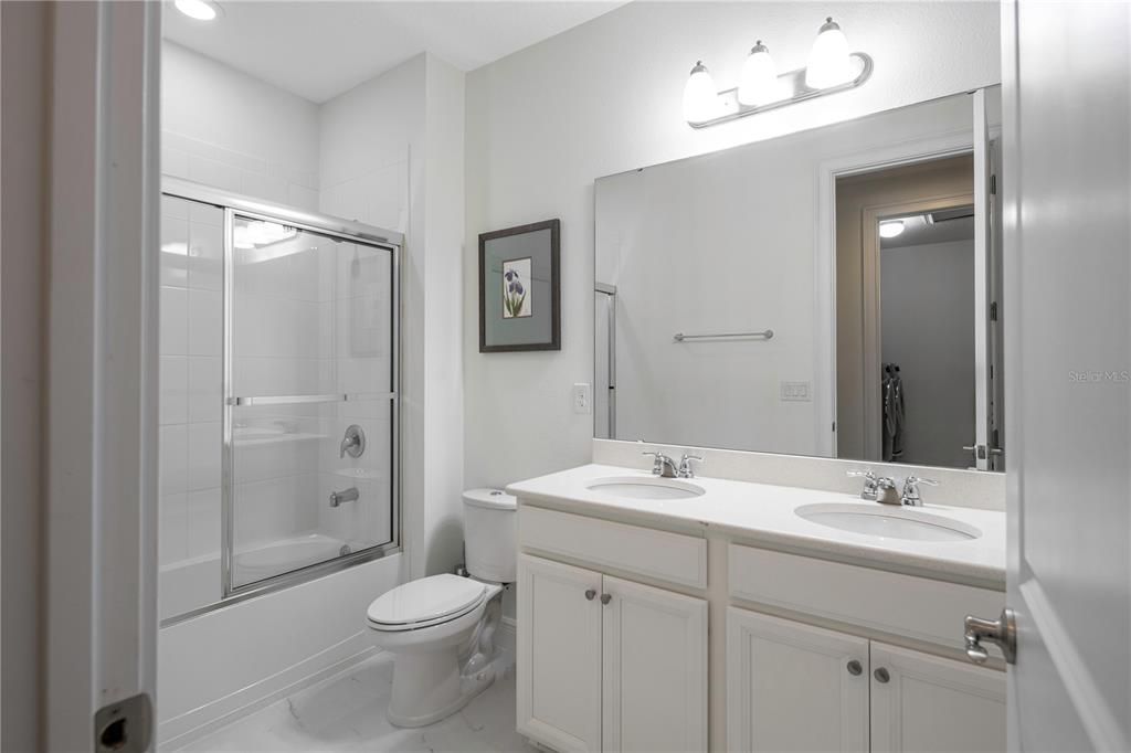 For Sale: $1,799,000 (6 beds, 6 baths, 5422 Square Feet)