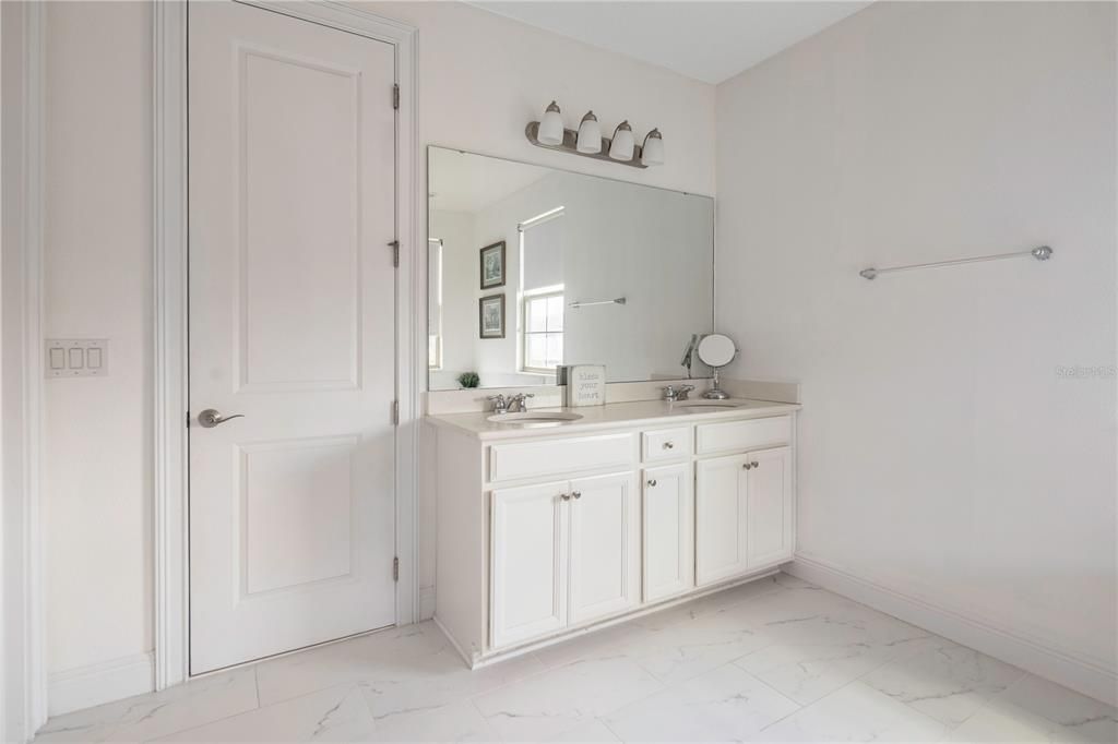 For Sale: $1,799,000 (6 beds, 6 baths, 5422 Square Feet)