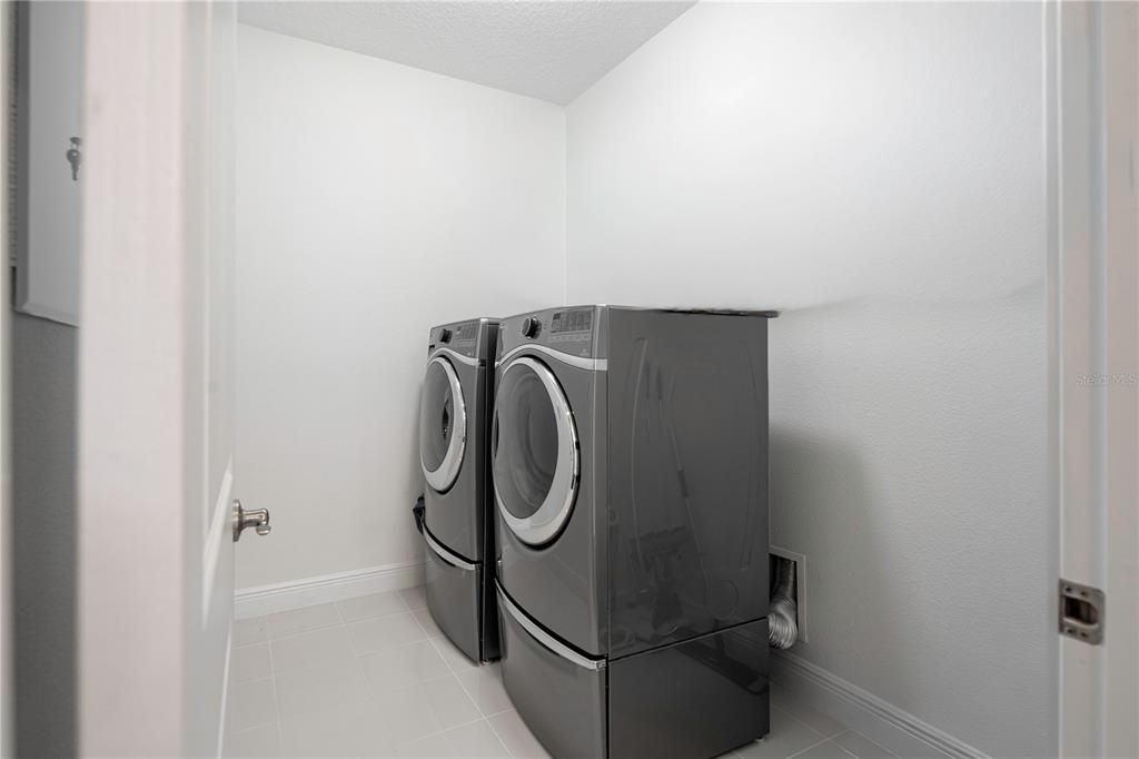 For Sale: $1,799,000 (6 beds, 6 baths, 5422 Square Feet)