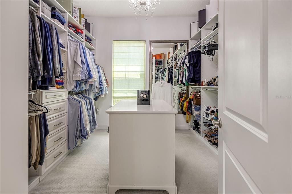 For Sale: $1,799,000 (6 beds, 6 baths, 5422 Square Feet)