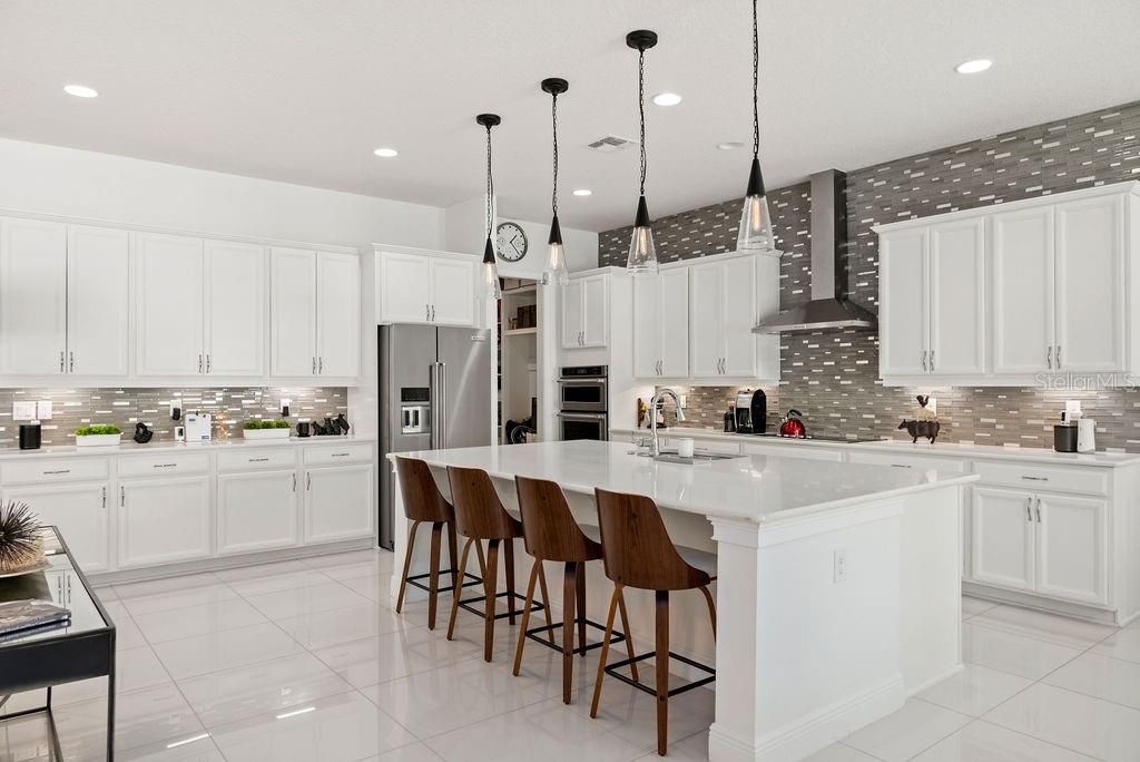 For Sale: $1,799,000 (6 beds, 6 baths, 5422 Square Feet)