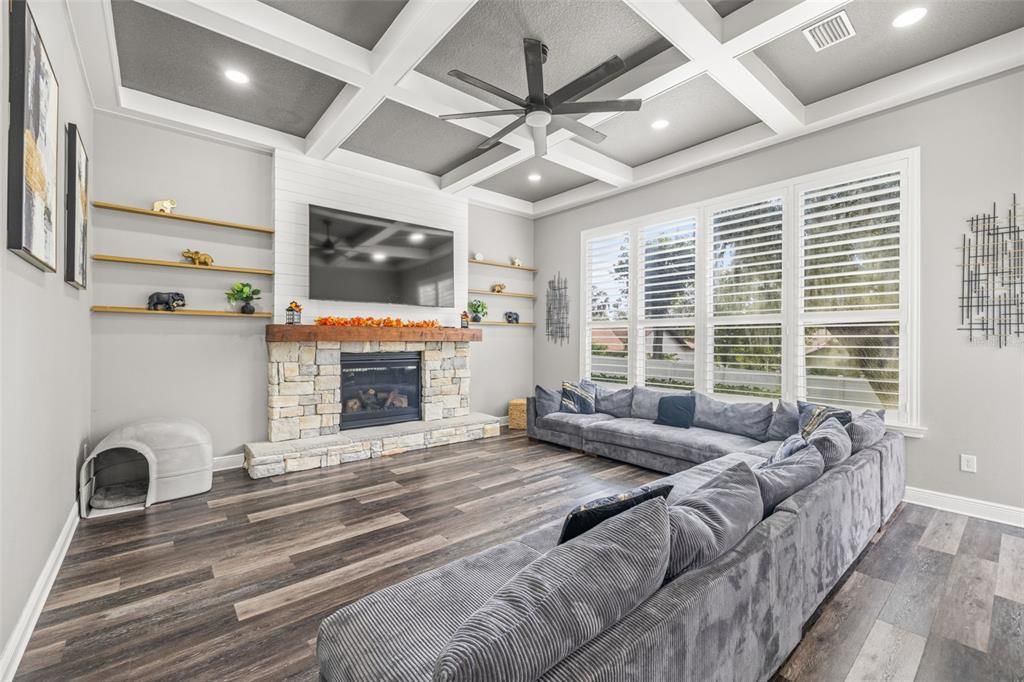 Под контрактом: $750,000 (4 спален, 3 ванн, 3507 Квадратных фут)