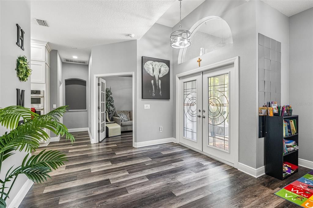 Под контрактом: $750,000 (4 спален, 3 ванн, 3507 Квадратных фут)