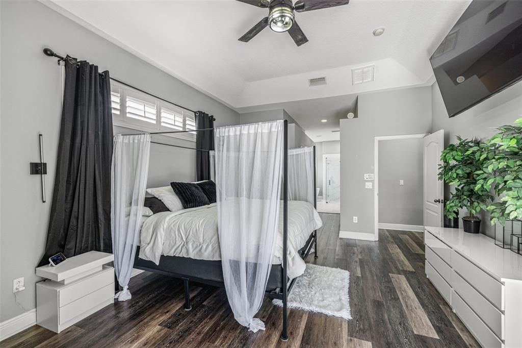 Под контрактом: $750,000 (4 спален, 3 ванн, 3507 Квадратных фут)