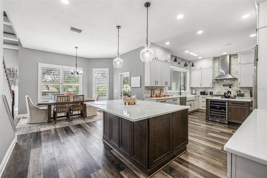 Под контрактом: $750,000 (4 спален, 3 ванн, 3507 Квадратных фут)