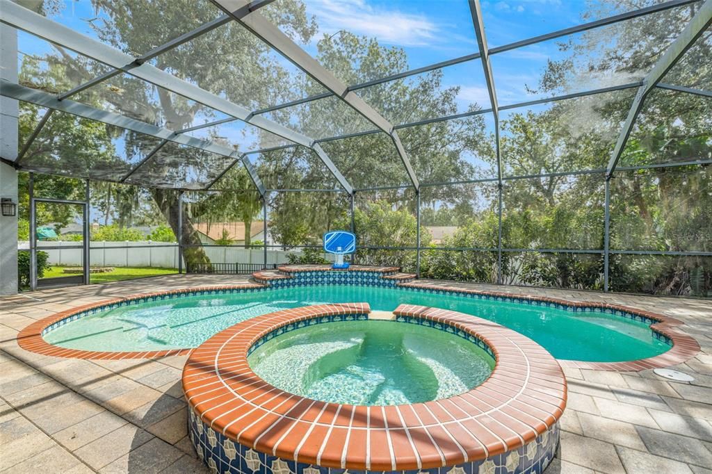 Под контрактом: $750,000 (4 спален, 3 ванн, 3507 Квадратных фут)