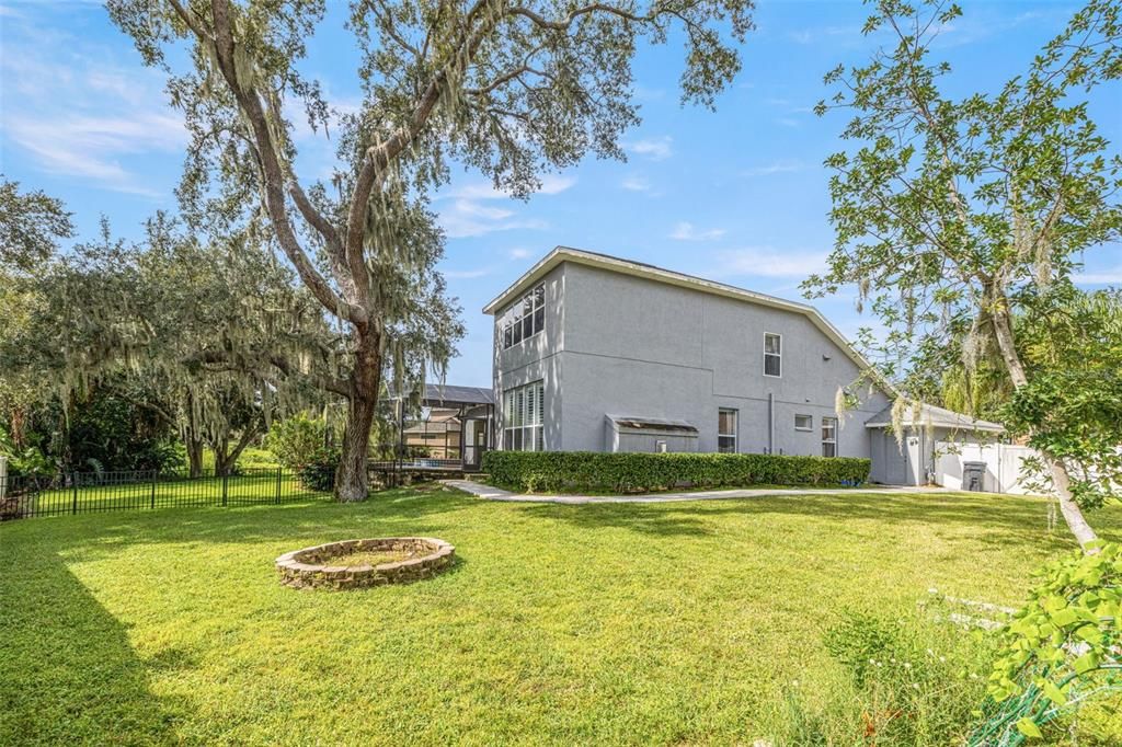 Под контрактом: $750,000 (4 спален, 3 ванн, 3507 Квадратных фут)