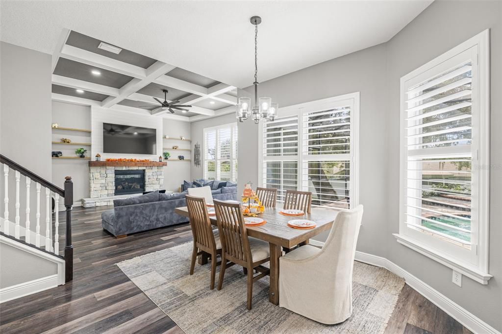 Под контрактом: $750,000 (4 спален, 3 ванн, 3507 Квадратных фут)