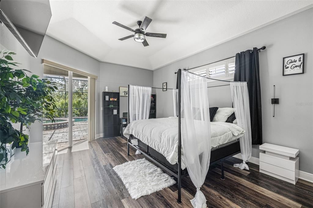 Под контрактом: $750,000 (4 спален, 3 ванн, 3507 Квадратных фут)