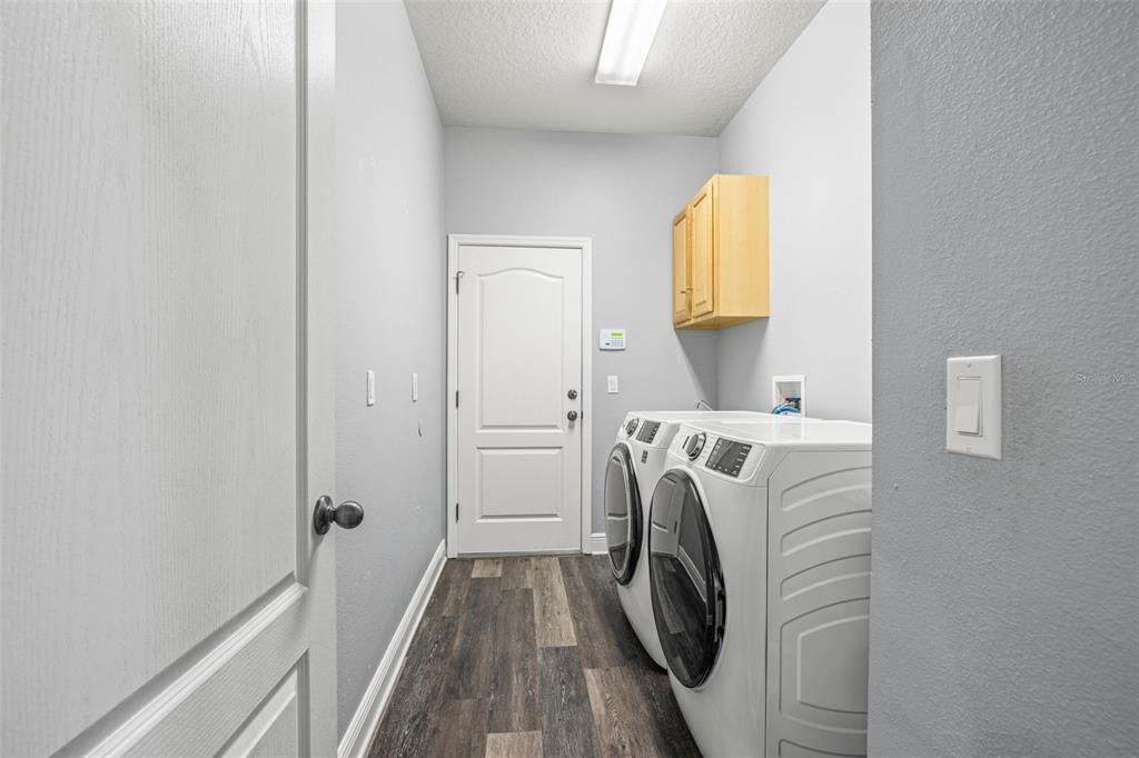 Под контрактом: $750,000 (4 спален, 3 ванн, 3507 Квадратных фут)