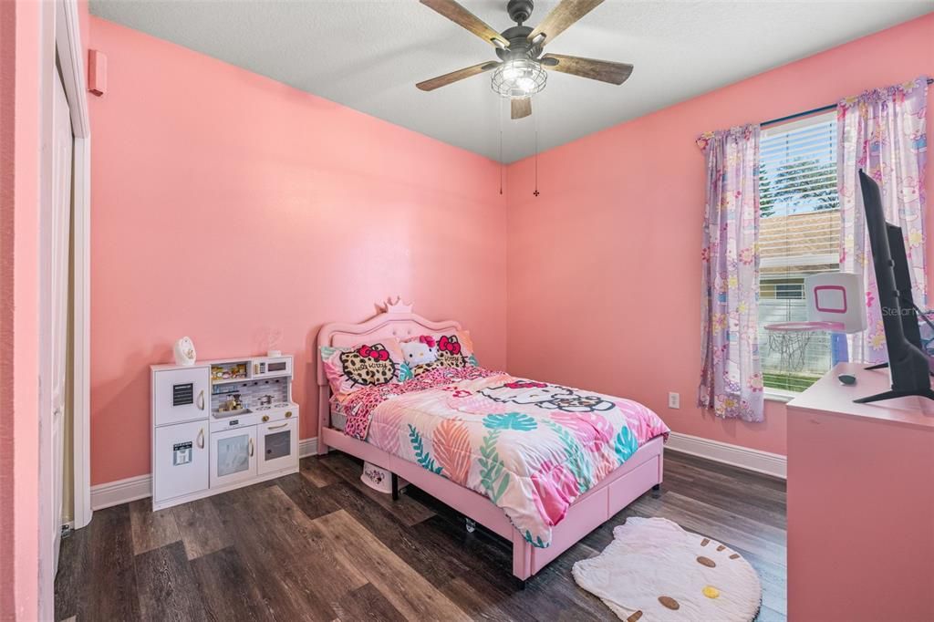 Под контрактом: $750,000 (4 спален, 3 ванн, 3507 Квадратных фут)