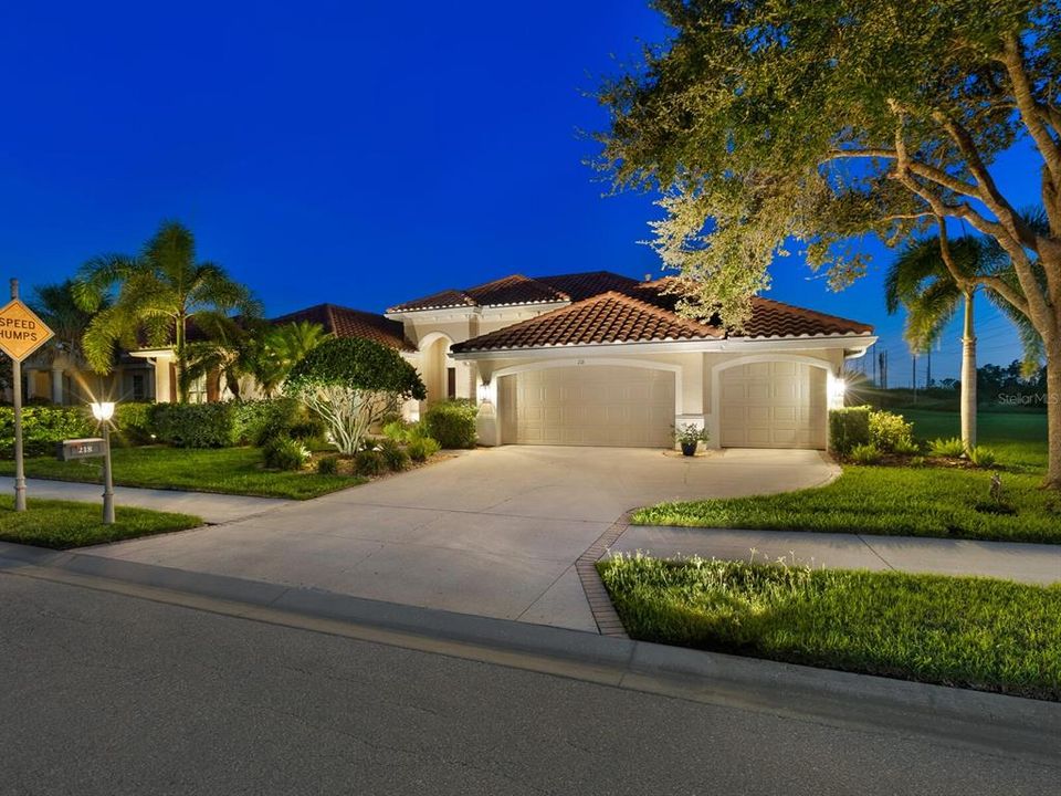 Active With Contract: $1,049,900 (4 beds, 4 baths, 3312 Square Feet)