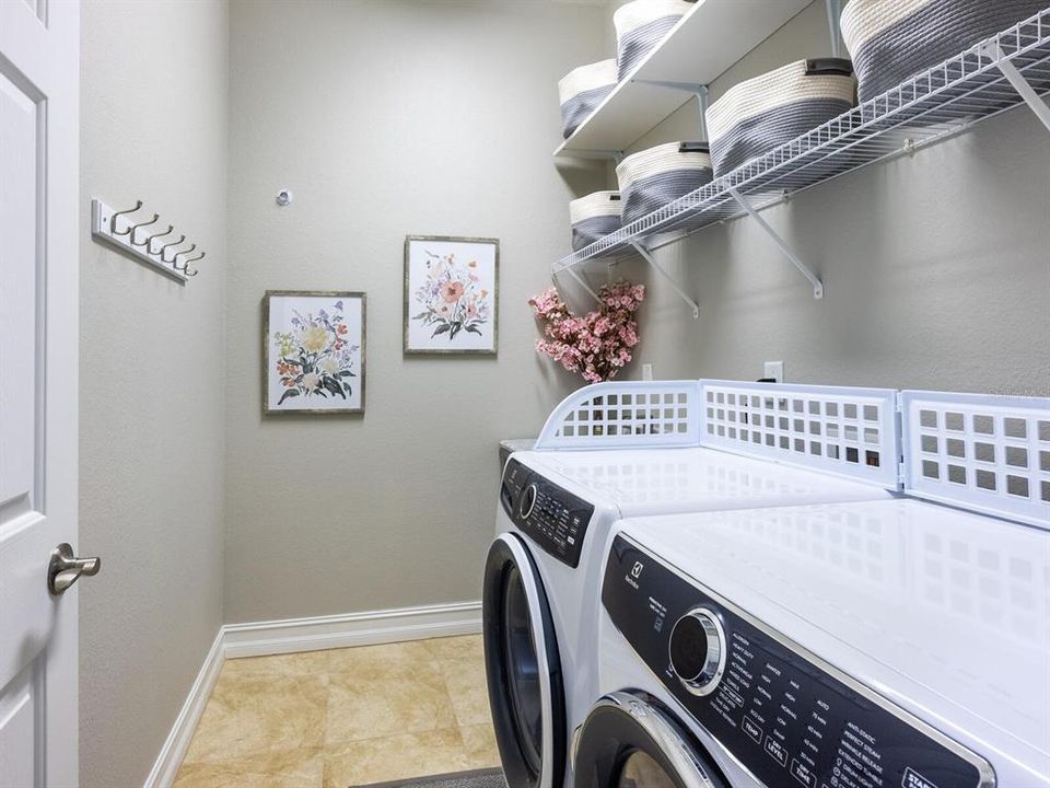 Active With Contract: $1,049,900 (4 beds, 4 baths, 3312 Square Feet)