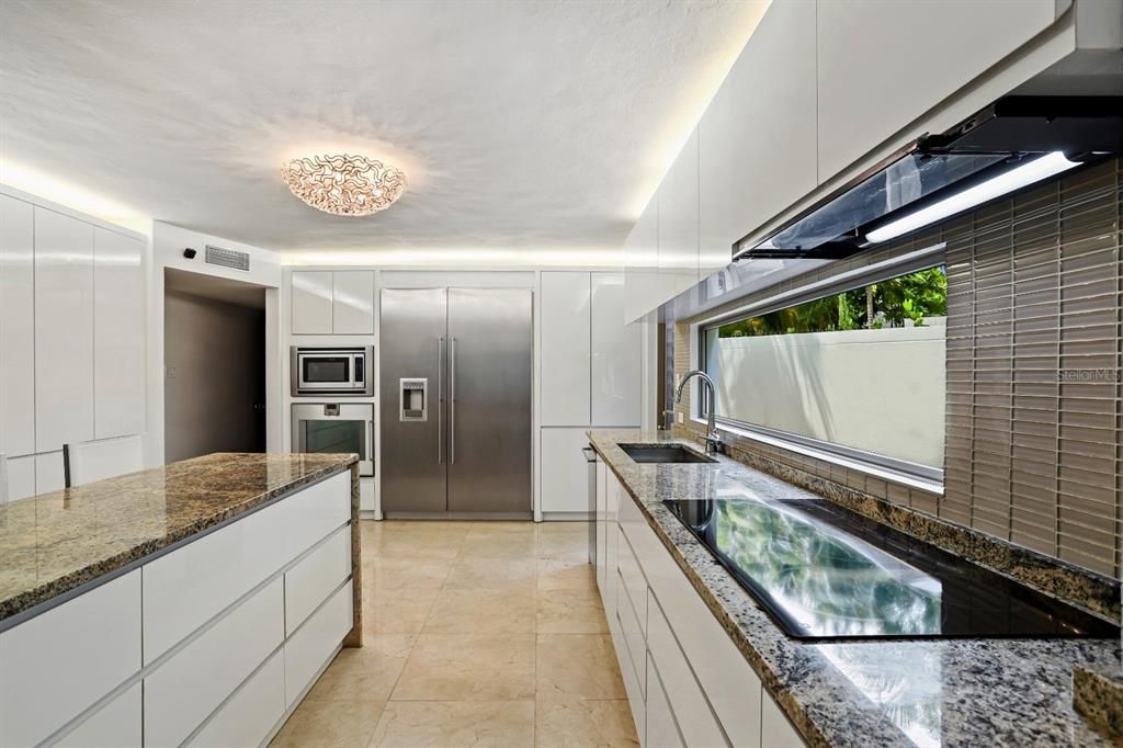 На продажу: $3,785,000 (4 спален, 4 ванн, 4424 Квадратных фут)