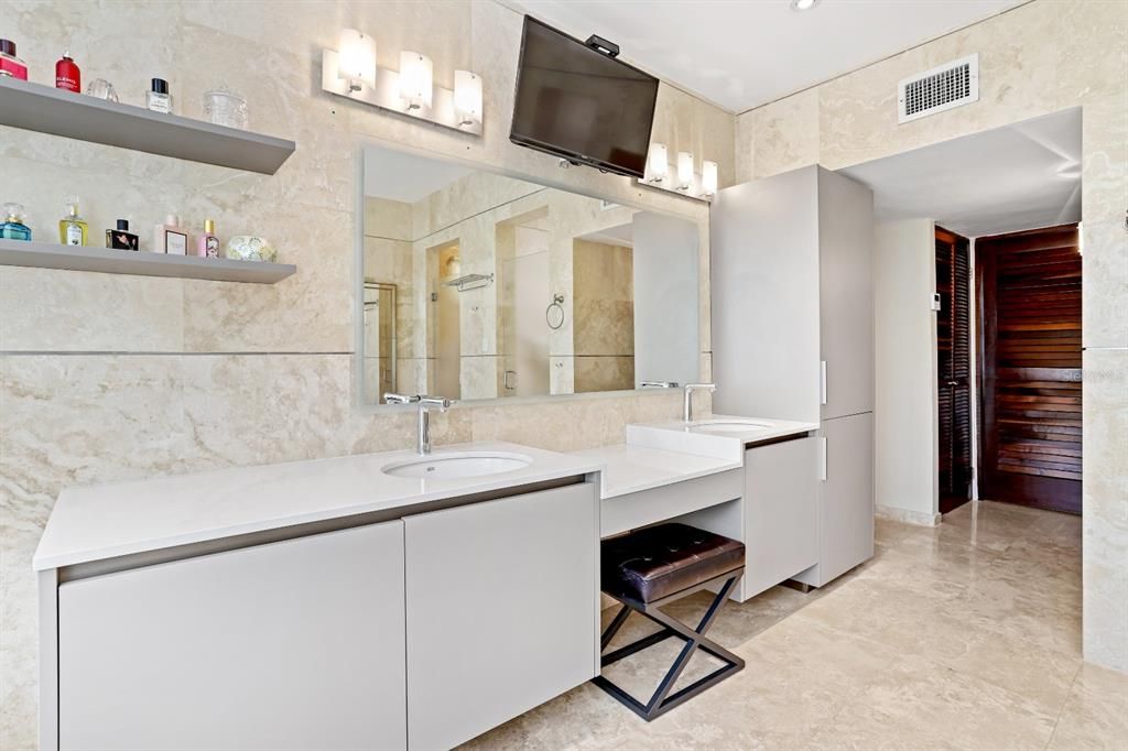 На продажу: $3,785,000 (4 спален, 4 ванн, 4424 Квадратных фут)