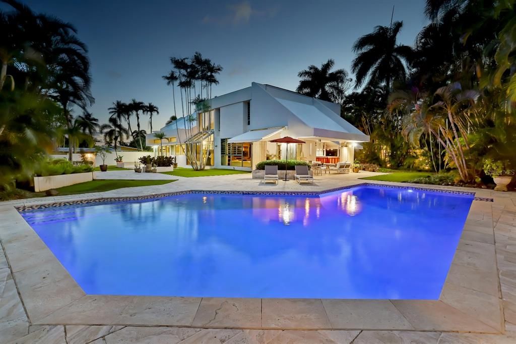 На продажу: $3,785,000 (4 спален, 4 ванн, 4424 Квадратных фут)