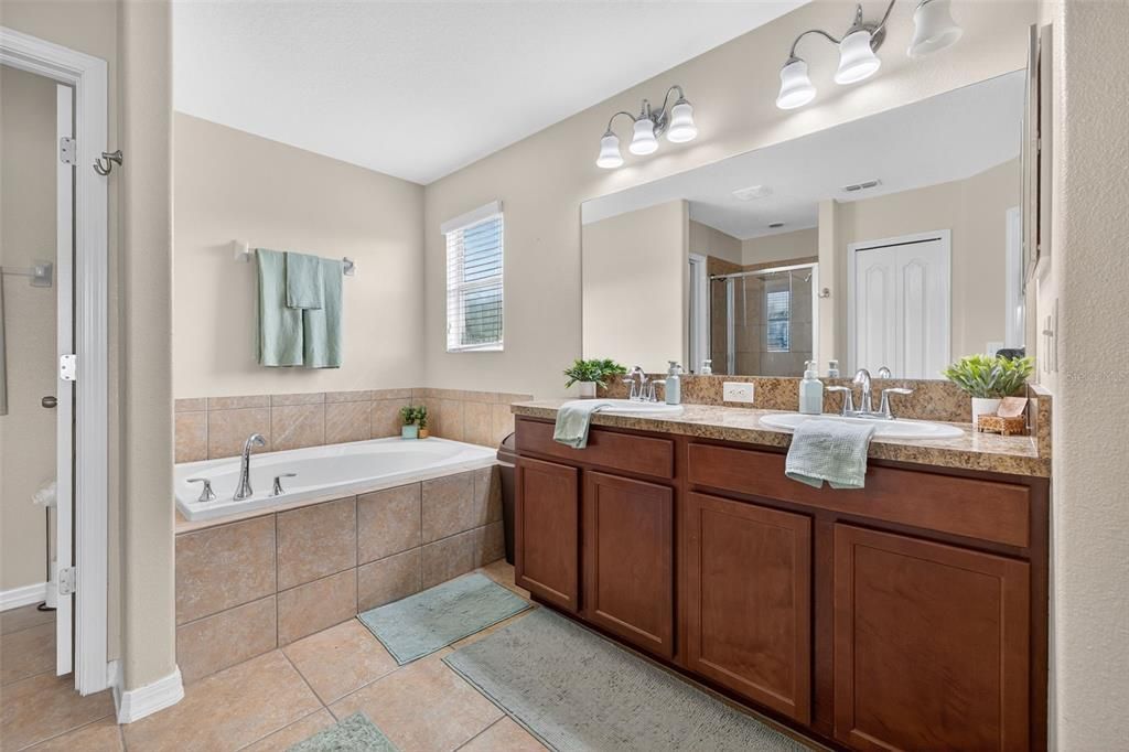 Active With Contract: $459,000 (4 beds, 2 baths, 2496 Square Feet)