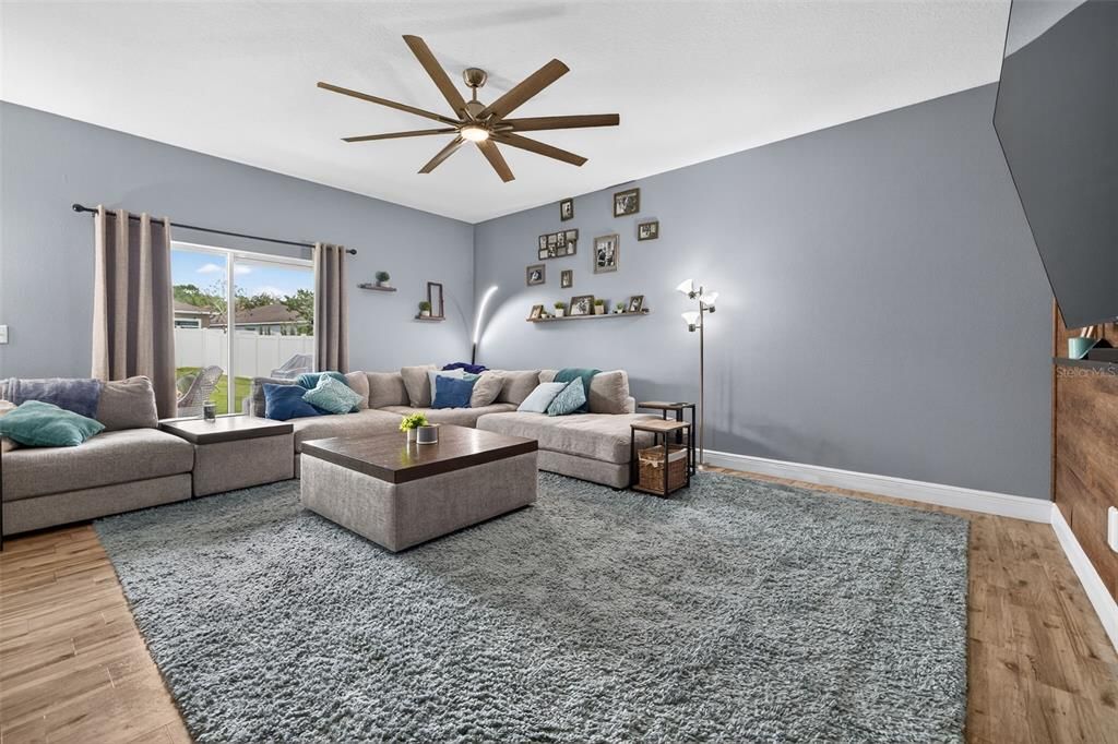 Active With Contract: $459,000 (4 beds, 2 baths, 2496 Square Feet)