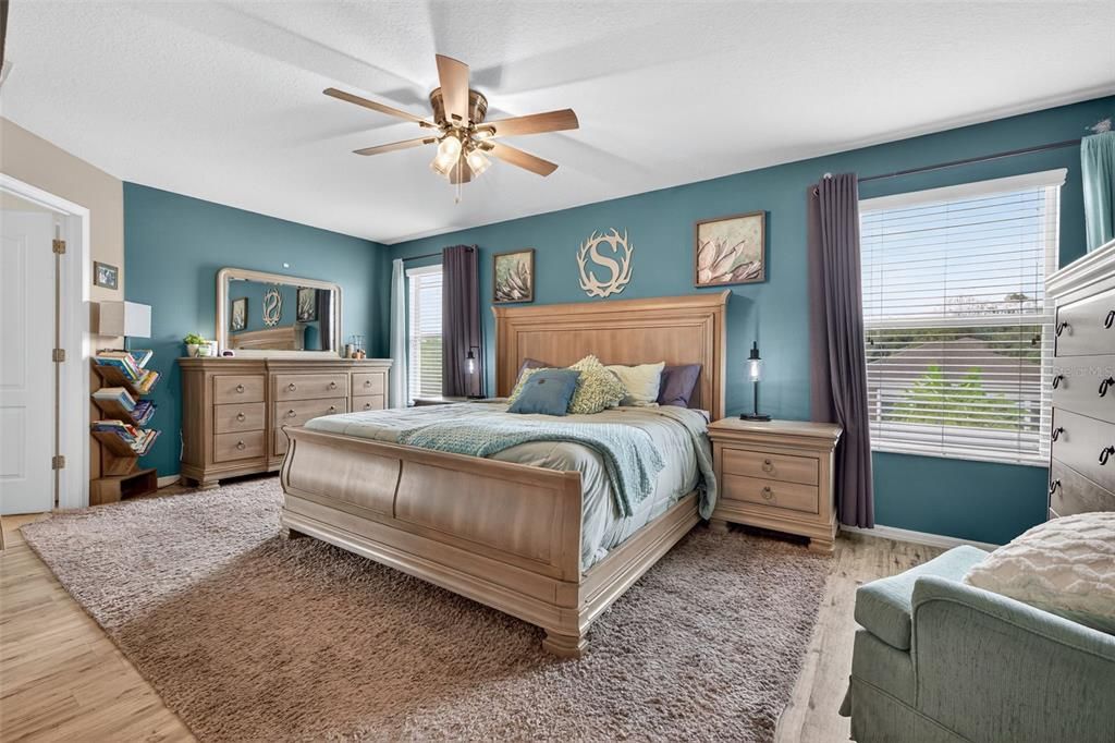 Active With Contract: $459,000 (4 beds, 2 baths, 2496 Square Feet)