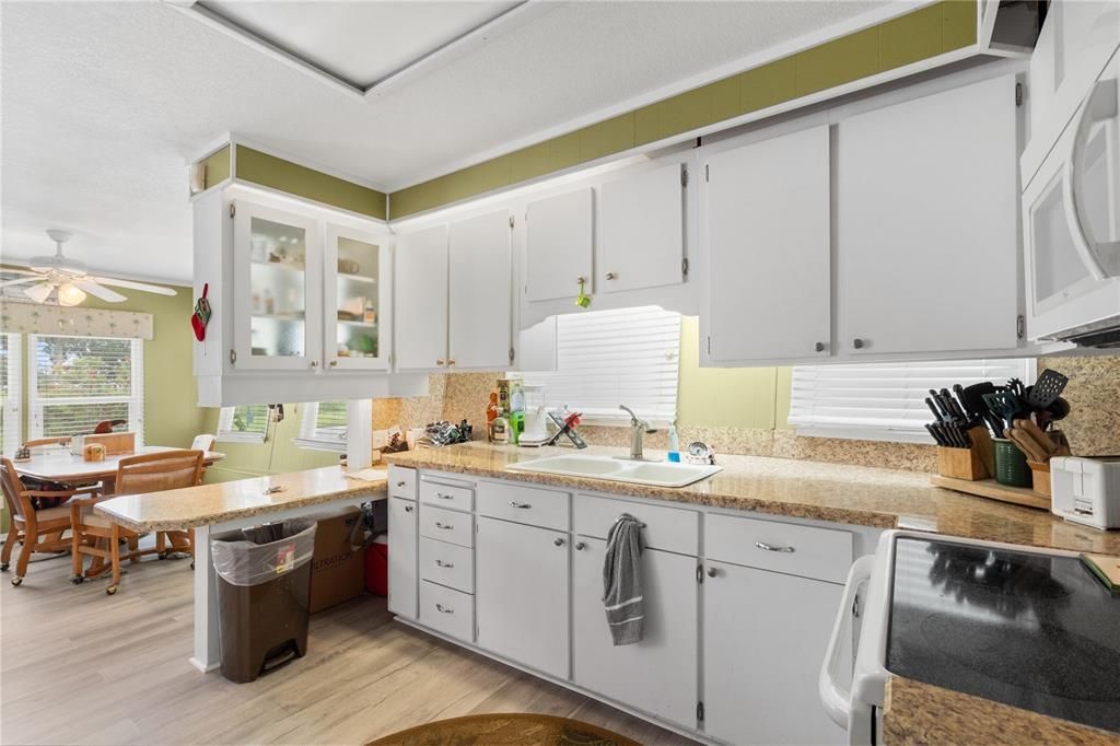 For Sale: $200,000 (2 beds, 2 baths, 1248 Square Feet)