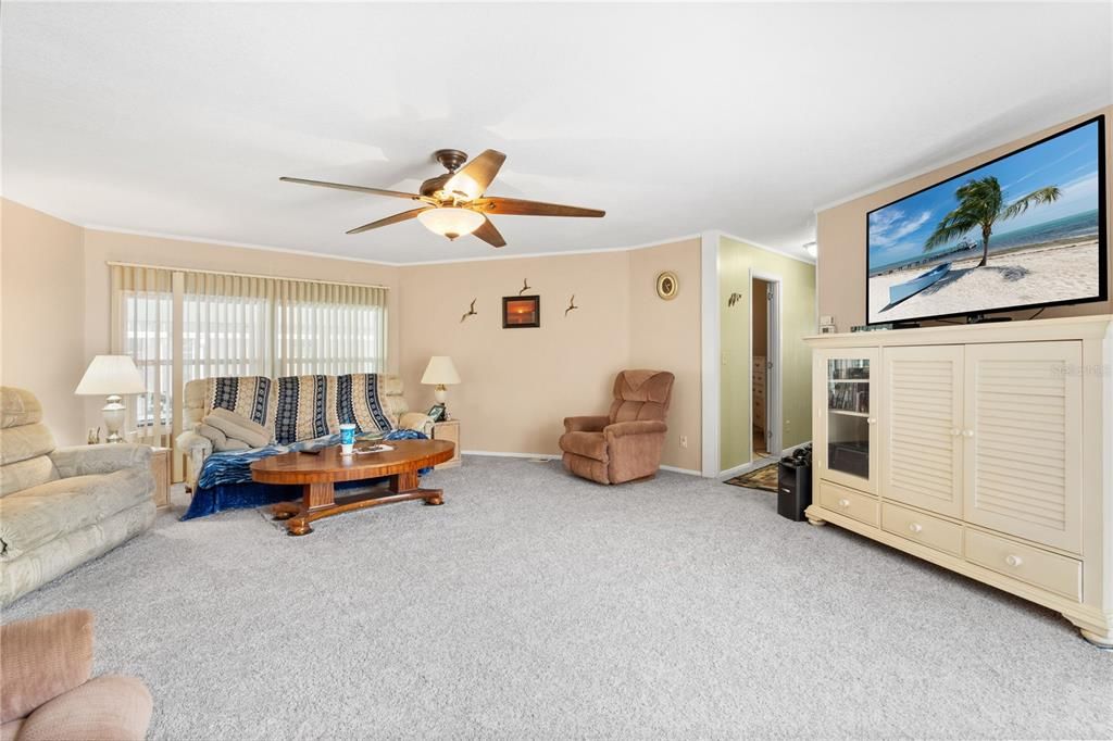 For Sale: $200,000 (2 beds, 2 baths, 1248 Square Feet)