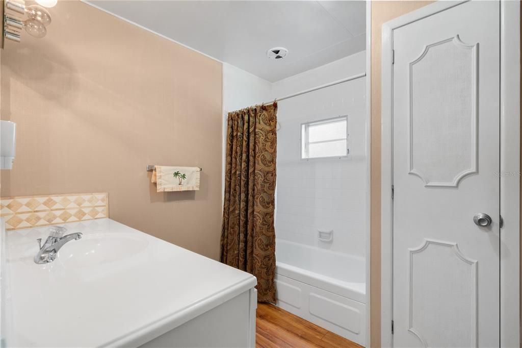 For Sale: $200,000 (2 beds, 2 baths, 1248 Square Feet)