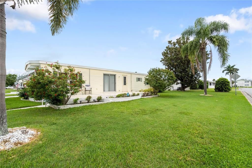 For Sale: $200,000 (2 beds, 2 baths, 1248 Square Feet)