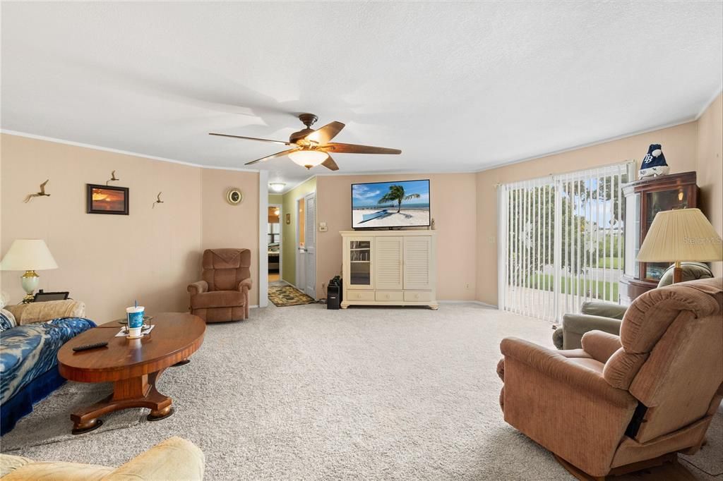 For Sale: $200,000 (2 beds, 2 baths, 1248 Square Feet)