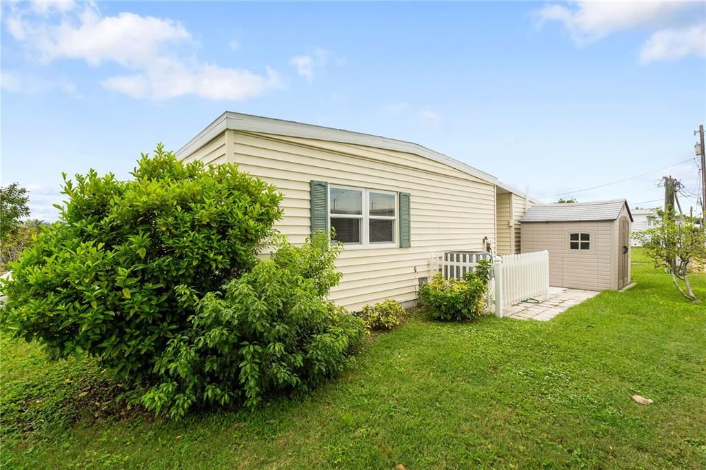 For Sale: $200,000 (2 beds, 2 baths, 1248 Square Feet)