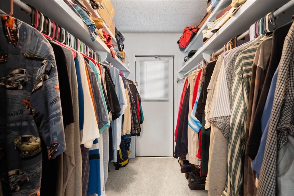 For Sale: $200,000 (2 beds, 2 baths, 1248 Square Feet)