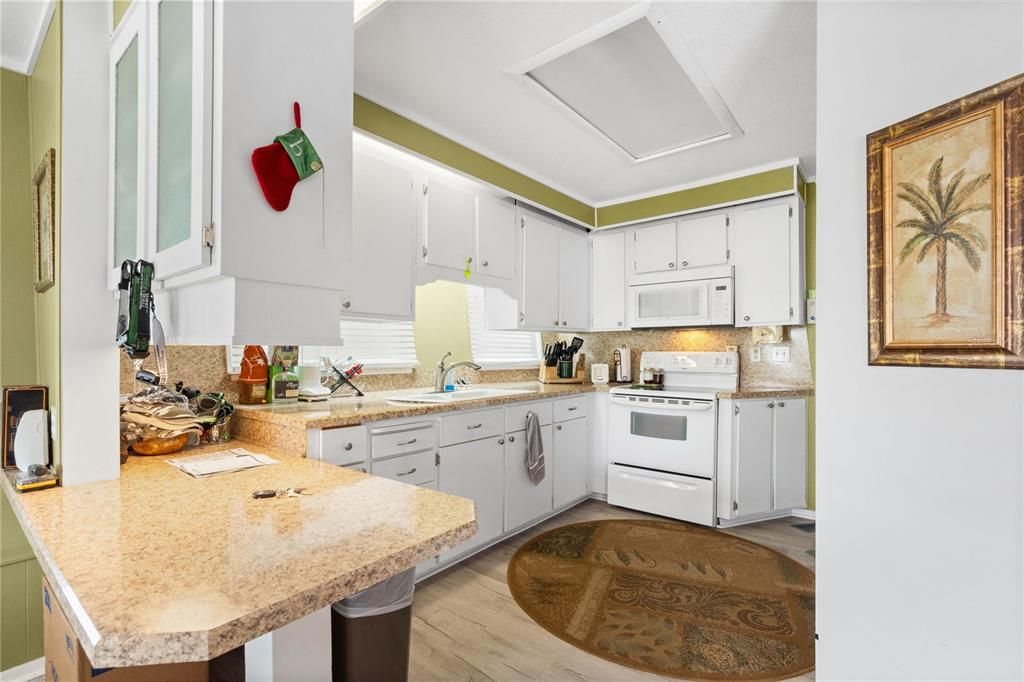 For Sale: $200,000 (2 beds, 2 baths, 1248 Square Feet)