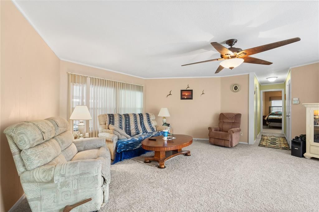 For Sale: $200,000 (2 beds, 2 baths, 1248 Square Feet)