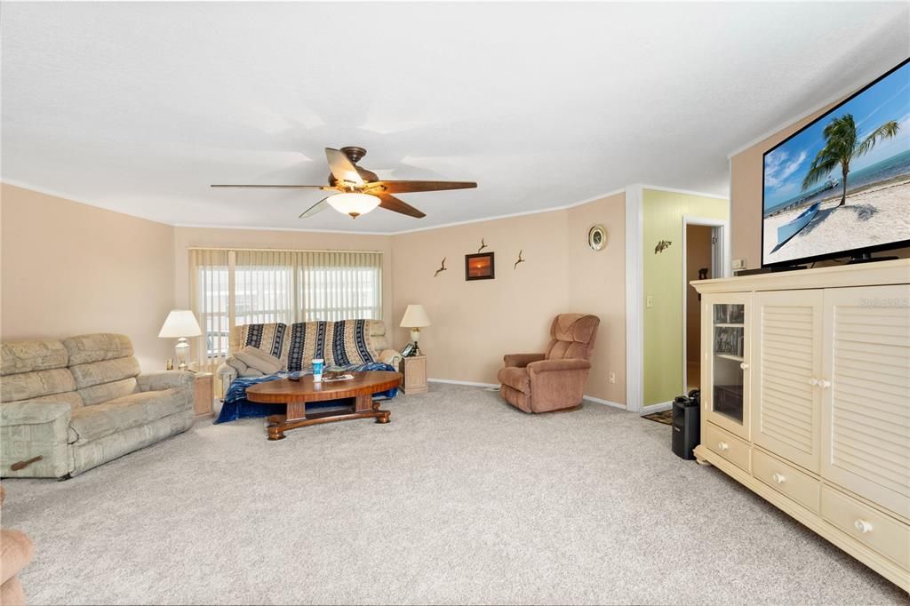 For Sale: $200,000 (2 beds, 2 baths, 1248 Square Feet)