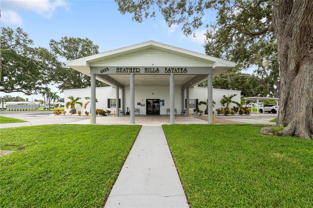 For Sale: $200,000 (2 beds, 2 baths, 1248 Square Feet)