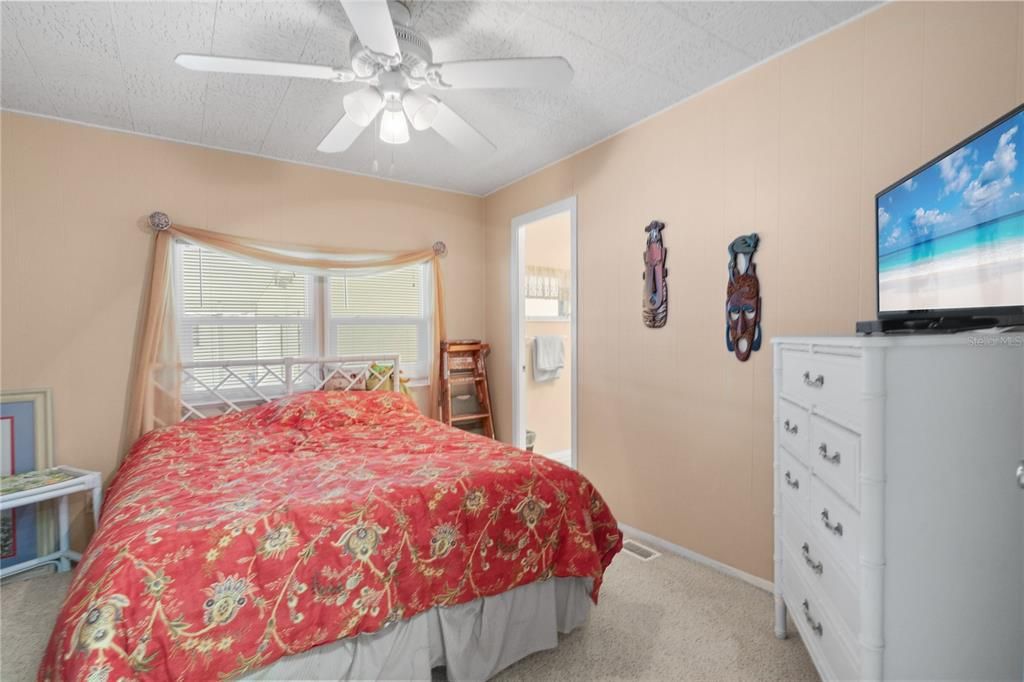 For Sale: $200,000 (2 beds, 2 baths, 1248 Square Feet)