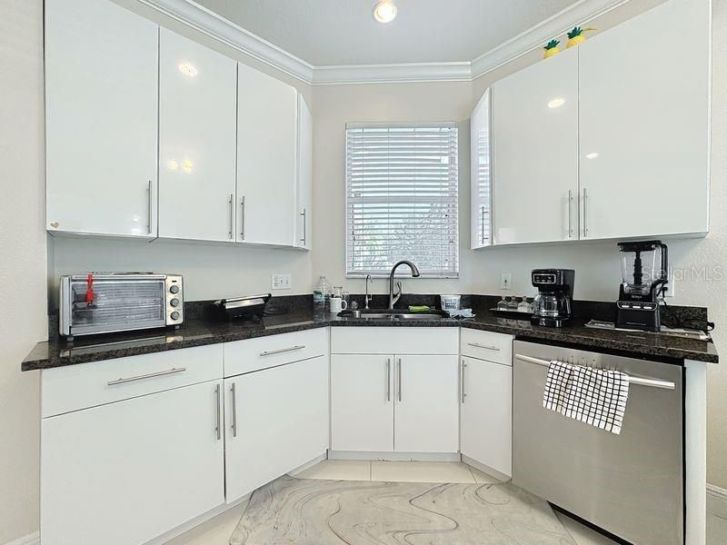 Active With Contract: $410,000 (3 beds, 2 baths, 1594 Square Feet)