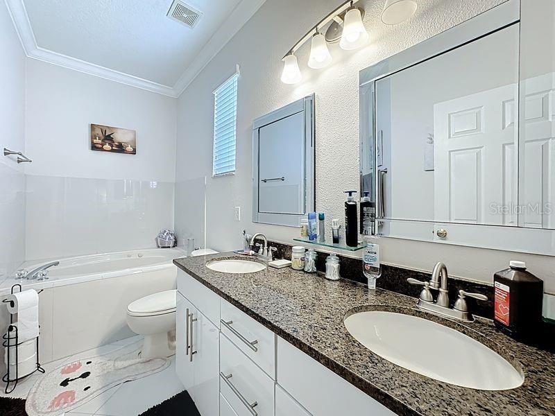 Active With Contract: $410,000 (3 beds, 2 baths, 1594 Square Feet)