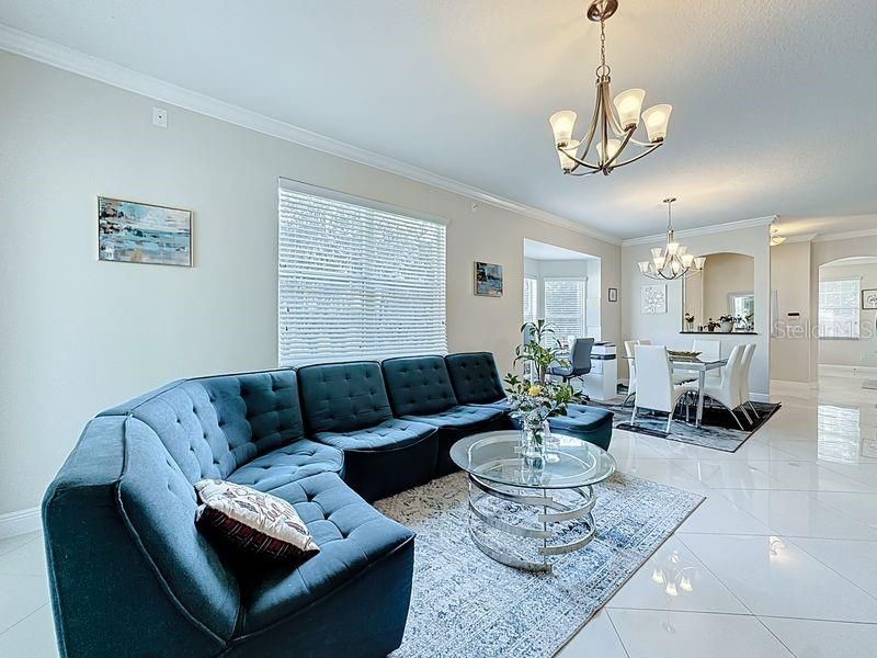 Active With Contract: $410,000 (3 beds, 2 baths, 1594 Square Feet)