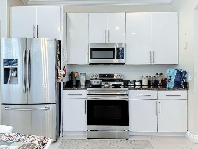 Active With Contract: $410,000 (3 beds, 2 baths, 1594 Square Feet)