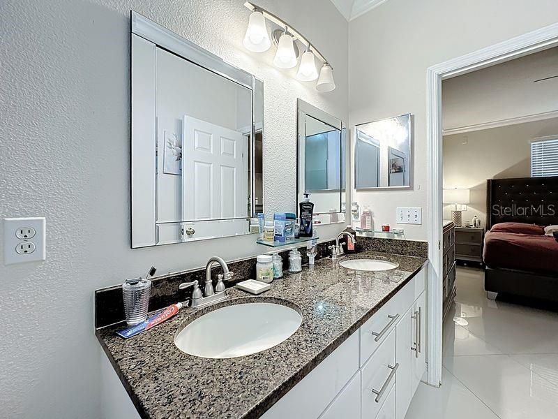 Active With Contract: $410,000 (3 beds, 2 baths, 1594 Square Feet)