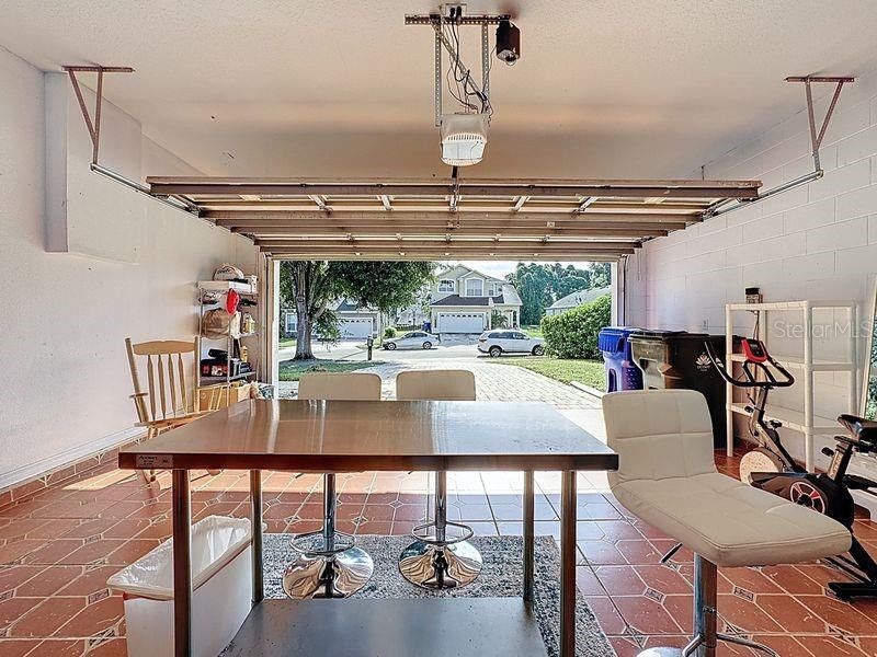 Active With Contract: $410,000 (3 beds, 2 baths, 1594 Square Feet)