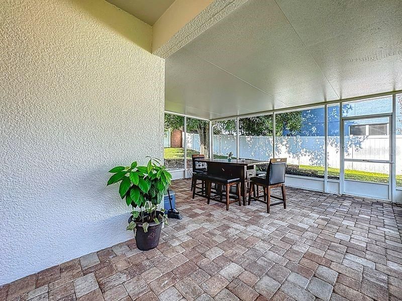 Active With Contract: $410,000 (3 beds, 2 baths, 1594 Square Feet)