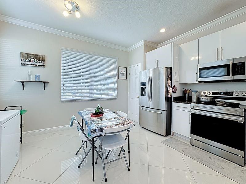 Active With Contract: $410,000 (3 beds, 2 baths, 1594 Square Feet)