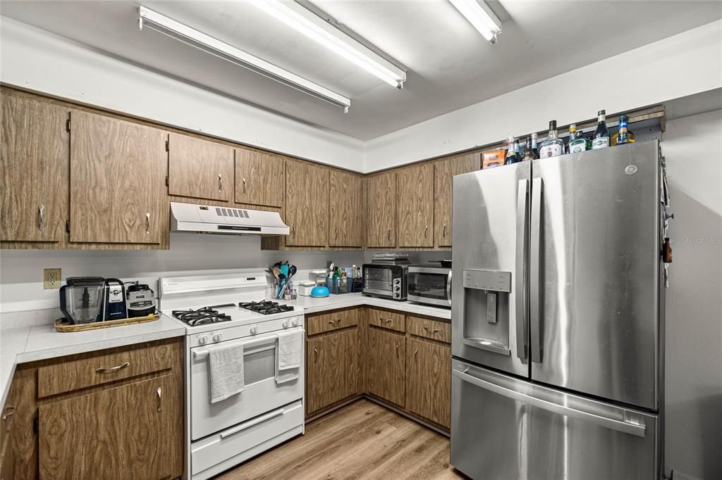 Active With Contract: $225,000 (3 beds, 2 baths, 1406 Square Feet)