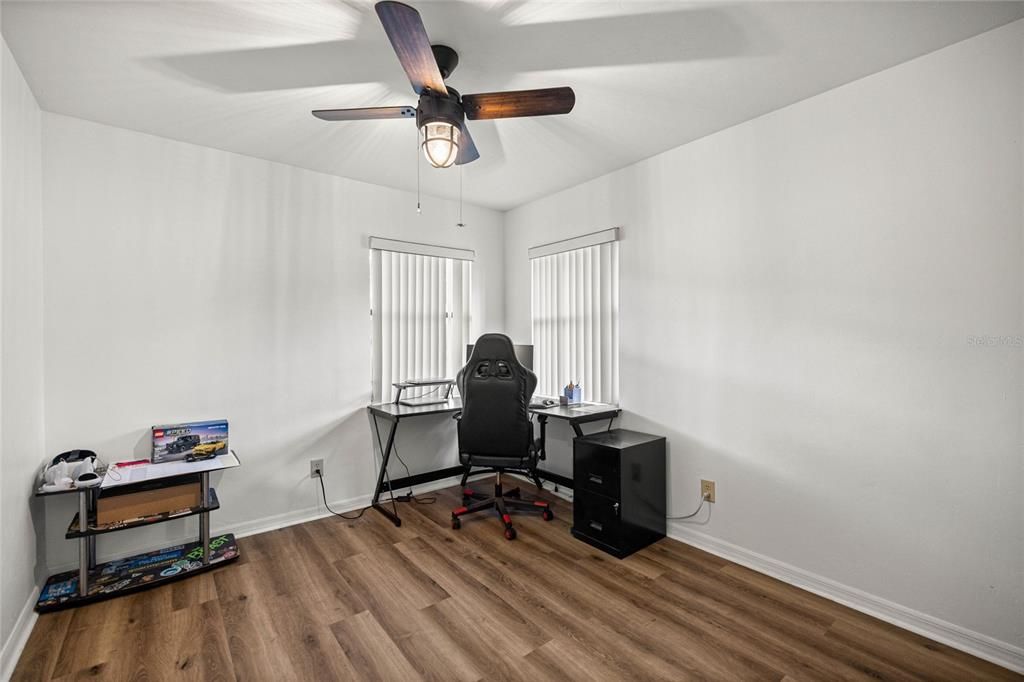 Active With Contract: $225,000 (3 beds, 2 baths, 1406 Square Feet)