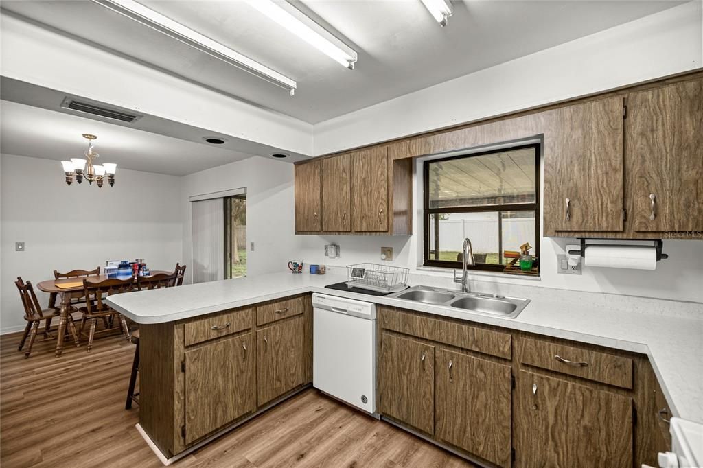 Active With Contract: $225,000 (3 beds, 2 baths, 1406 Square Feet)