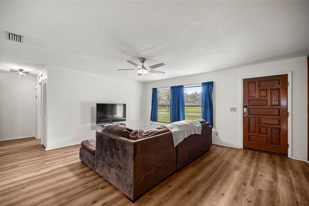 Active With Contract: $225,000 (3 beds, 2 baths, 1406 Square Feet)