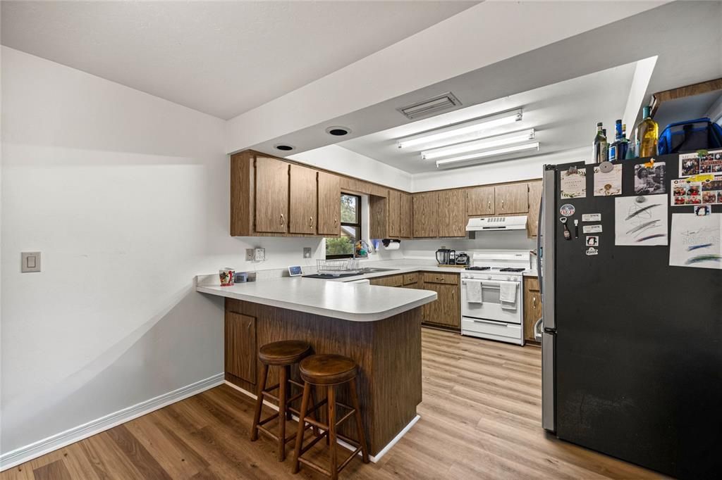 Active With Contract: $225,000 (3 beds, 2 baths, 1406 Square Feet)