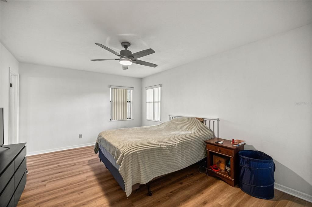 Active With Contract: $225,000 (3 beds, 2 baths, 1406 Square Feet)