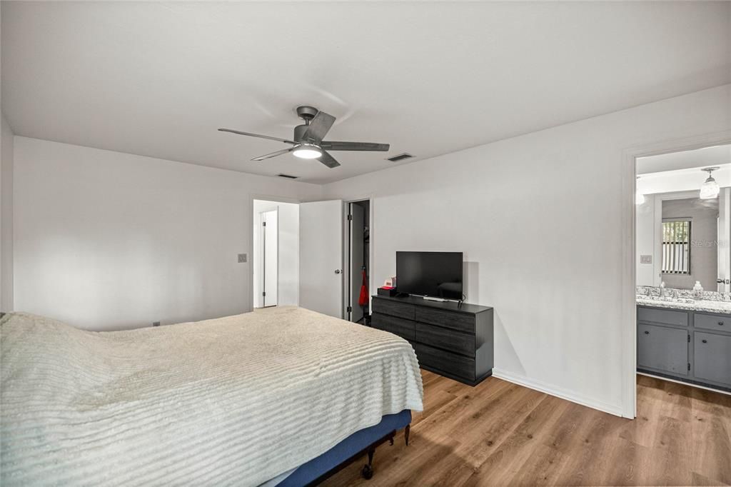 Active With Contract: $225,000 (3 beds, 2 baths, 1406 Square Feet)